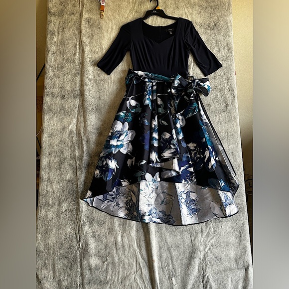 R&M RICHARDS WOMANS HIGH AND LOW SKIRT NAVY BLUE FLORAL SZ 6 - Picture 2 of 9